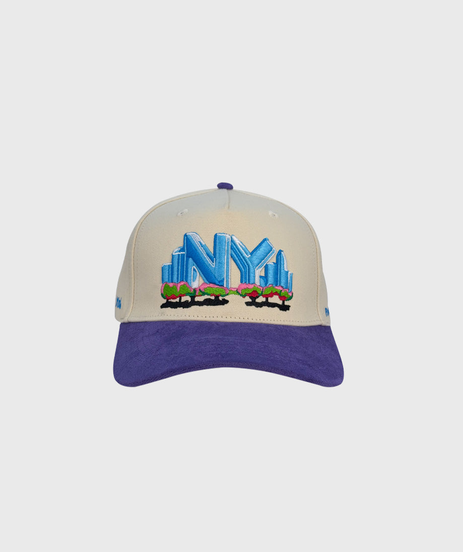 Gorra NY on the trees